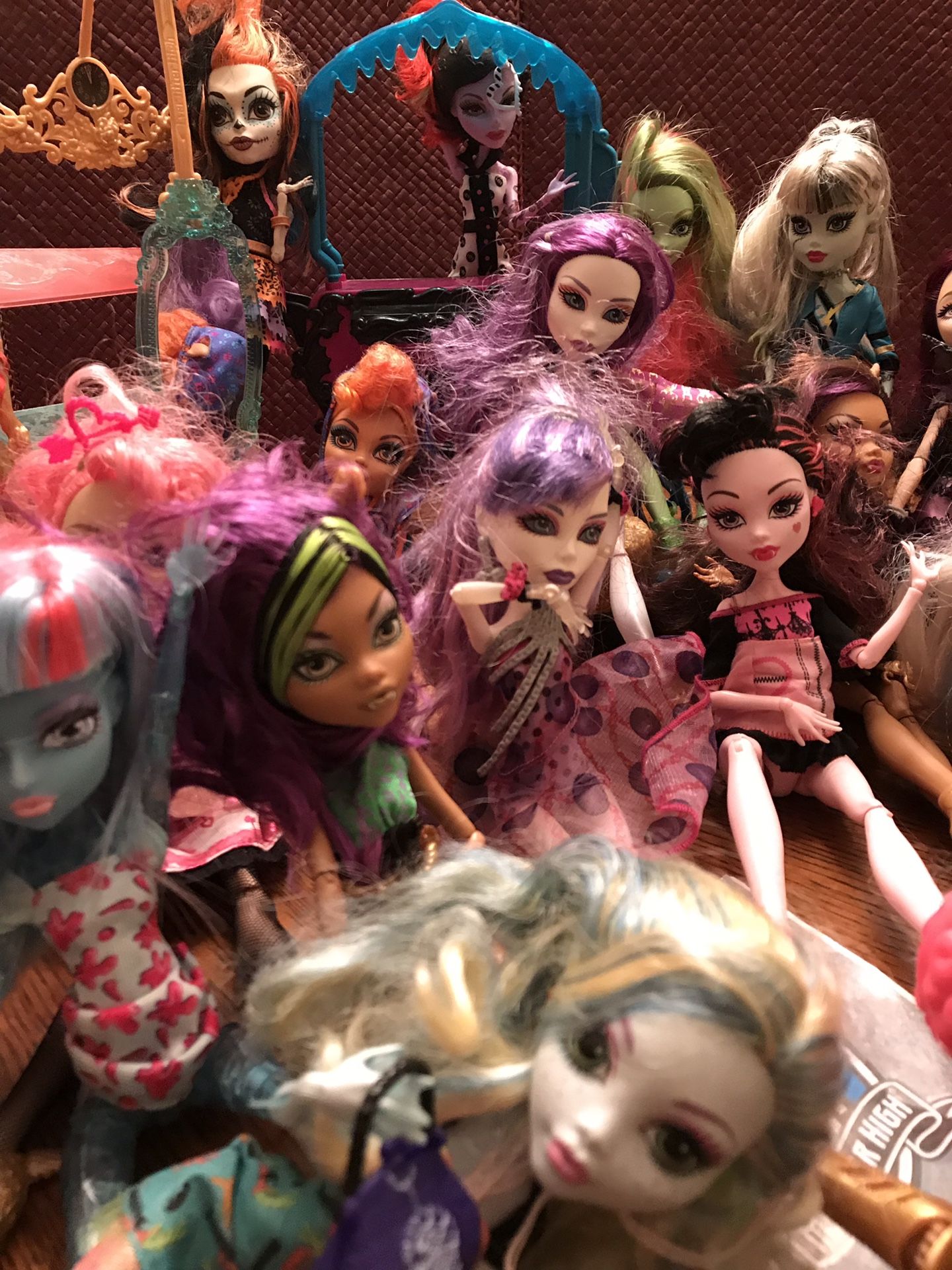 16 Monster High Dolls, good condition, dolls only