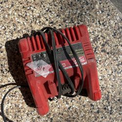 Milwaukee Battery Charger 