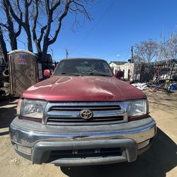 2000 Toyota 4runner FOR PARTS ONLY!