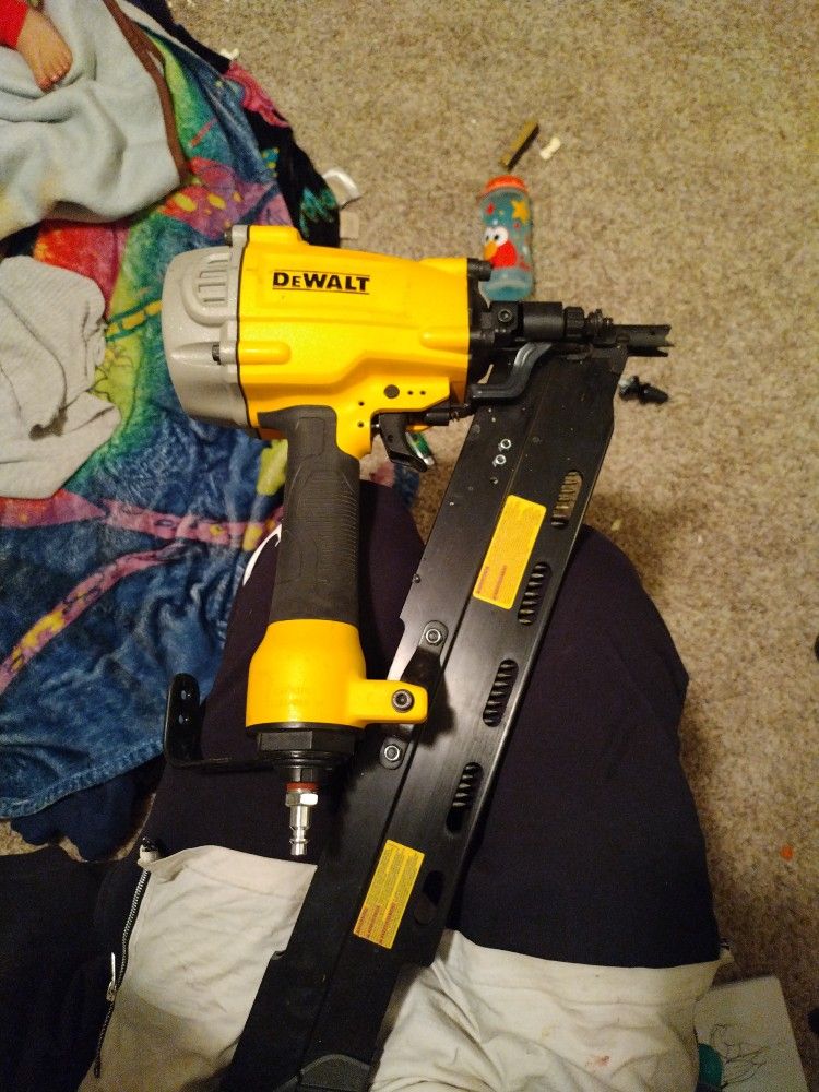 Dewalt Air Nail/Staple Gun