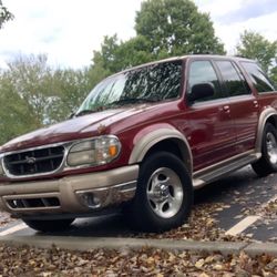 2000 Ford Explorer