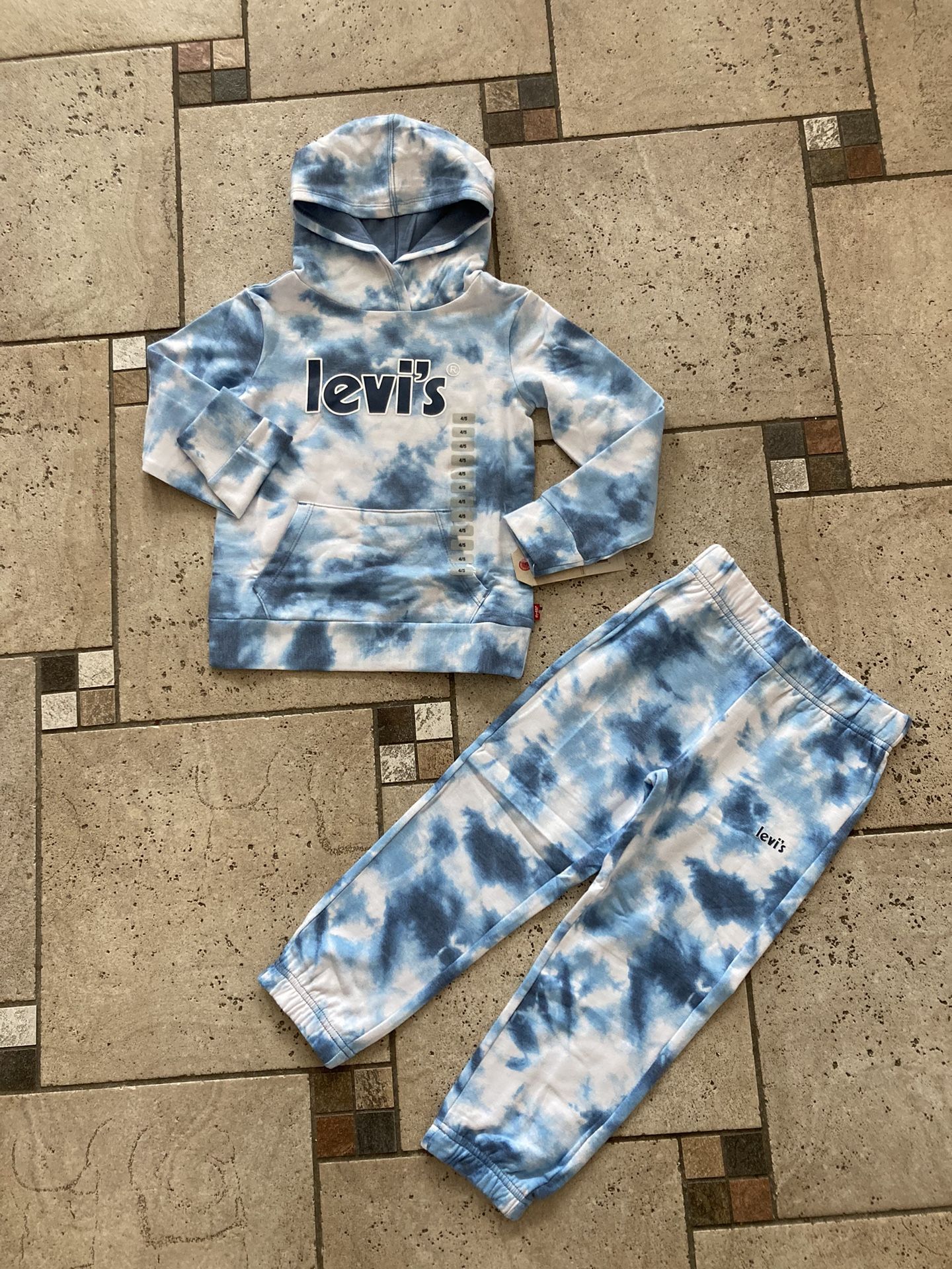 NWT Levi’s Girls Hoodie & Jogger 2pcs Outfit Set Size 4/5