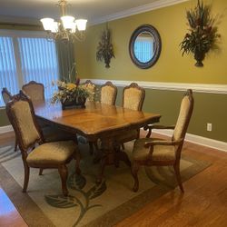 Dining Table With Table And Wall Decor 