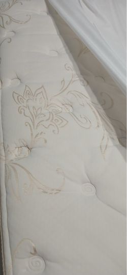 Queen mattress 10 inch with box spring and metal frame included