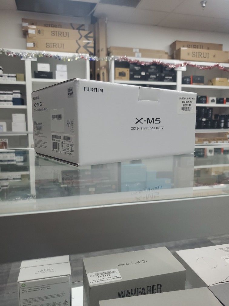 Fujifilm X-M5 w 15-45mm Kit (11/19)