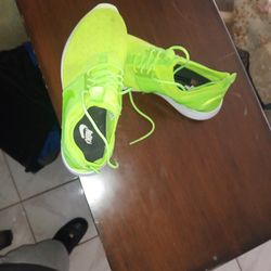 Running Shoes 