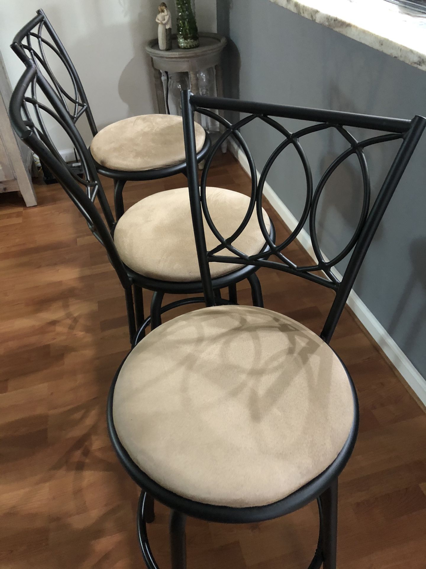 3 Bar stools