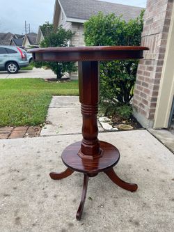 Solid wood pedestal table,