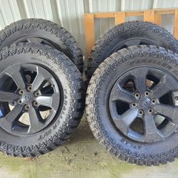 18" Ram 1500 Black OEM 6 lug wheels on 33" M/T