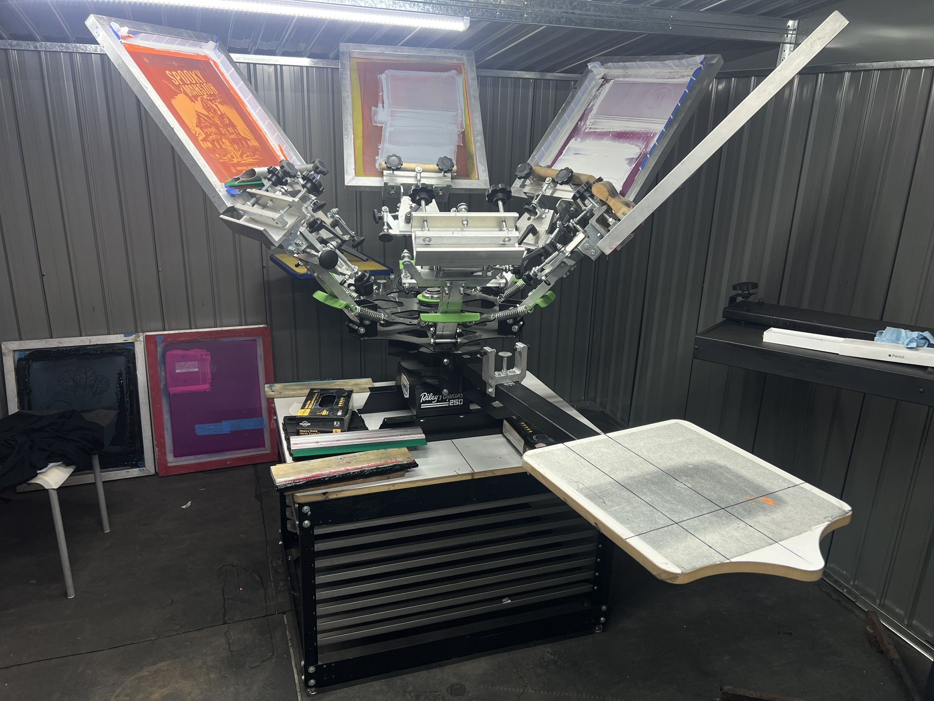 Riley Hopkins Press 6 Color 2 Station With Ítems And Accessories