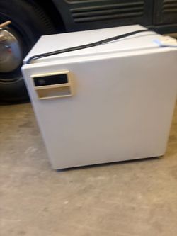 White Compact Mini Fridge /freezer combo