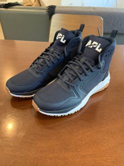 Men’s Size9 APL Boots. 