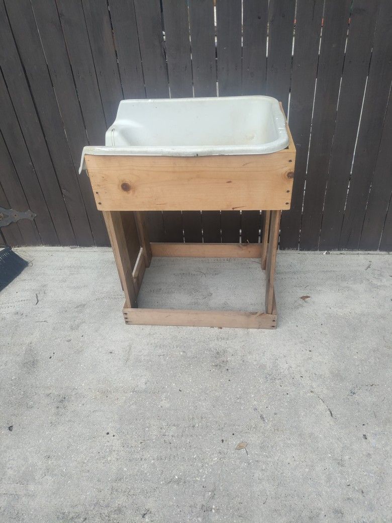 Large Cat Litter Box Hand Made Stand To Kee Dogs Out Of