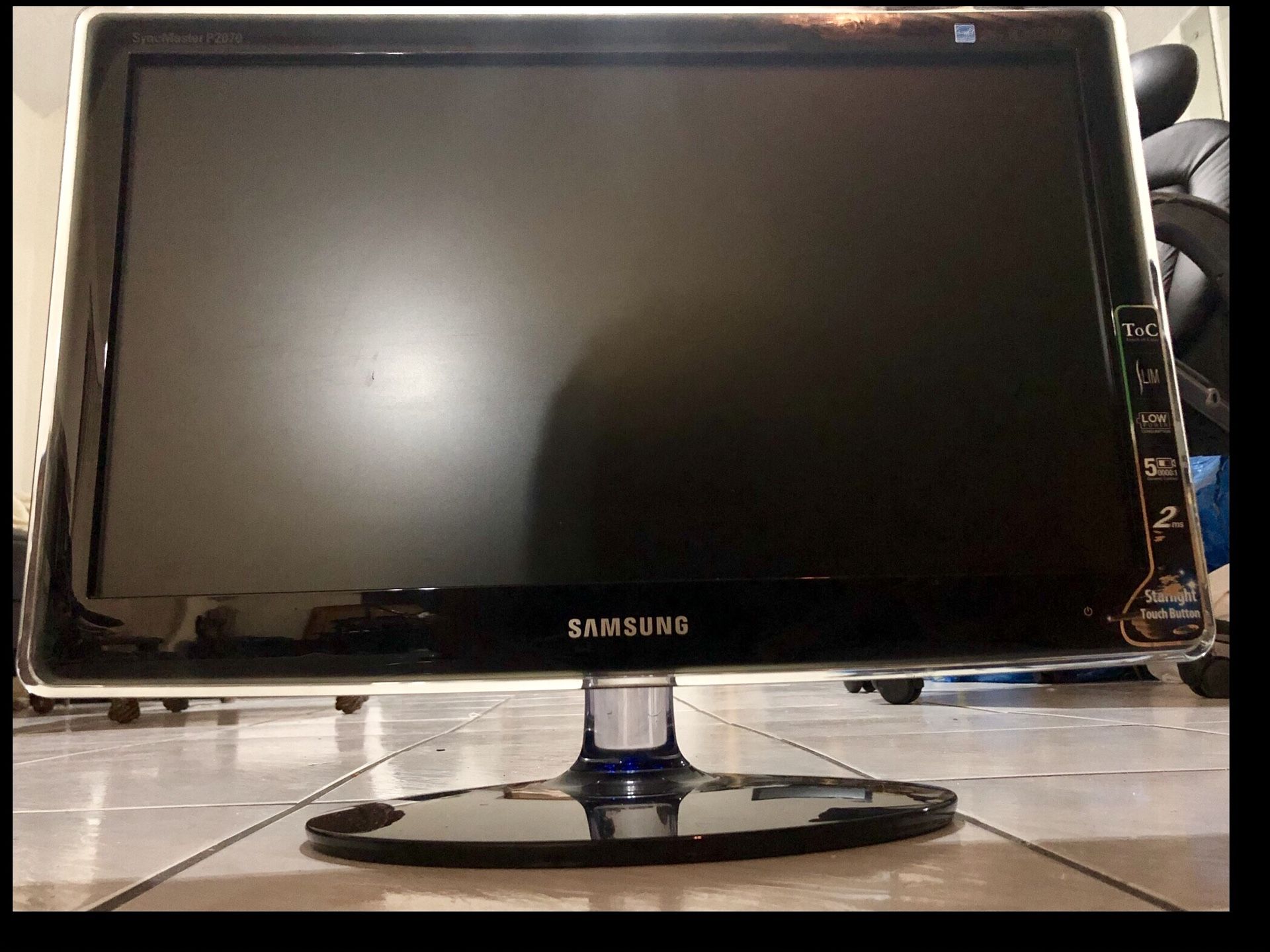 Samsung 20 inch streaming monitor - fast 2ms response time - thin - lightweight - sexy screen & look - FULL HD - **READ THE AD BEFORE MESSAGING!!**
