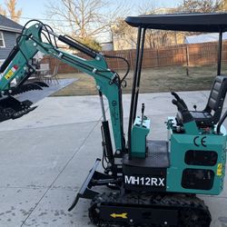 Fun mini Excavator w/ Pilot Controls - Service And Updated 