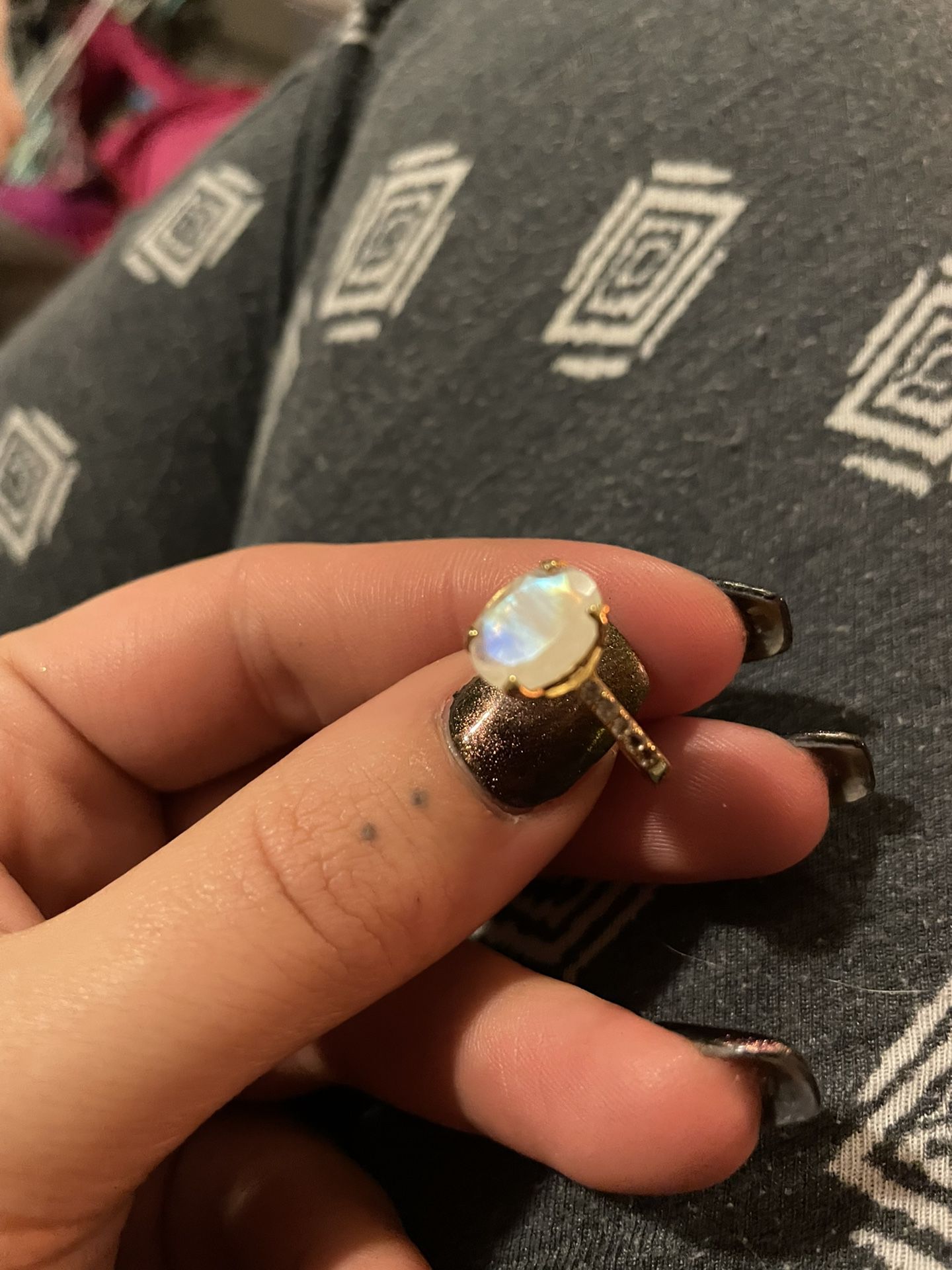 Gold MOONSTONE ring. Size 5.