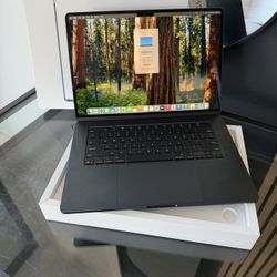 Apple 15” MacBook Air M4 Chip 24GB Ram 512SSD! 90 day warranty! We offer financing!