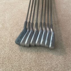 Set of 8 right handed men’s golf Irons. 