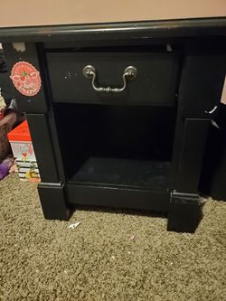 Free night stand- lid needs reglued, but stays in place, only noticeable when lifting to move stand.