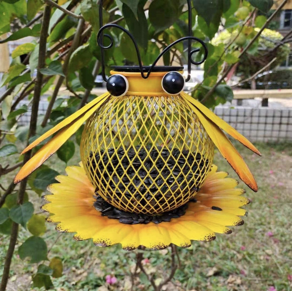 Solar Hanging Wild Bird Feeder | Bee Shaped Pet Feeder | Sturdy & Durable, Large Capacity Metal Hanging Feeder for Outdoor, Garden & Patio Decoration 