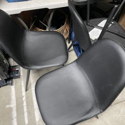 4 Table Chairs