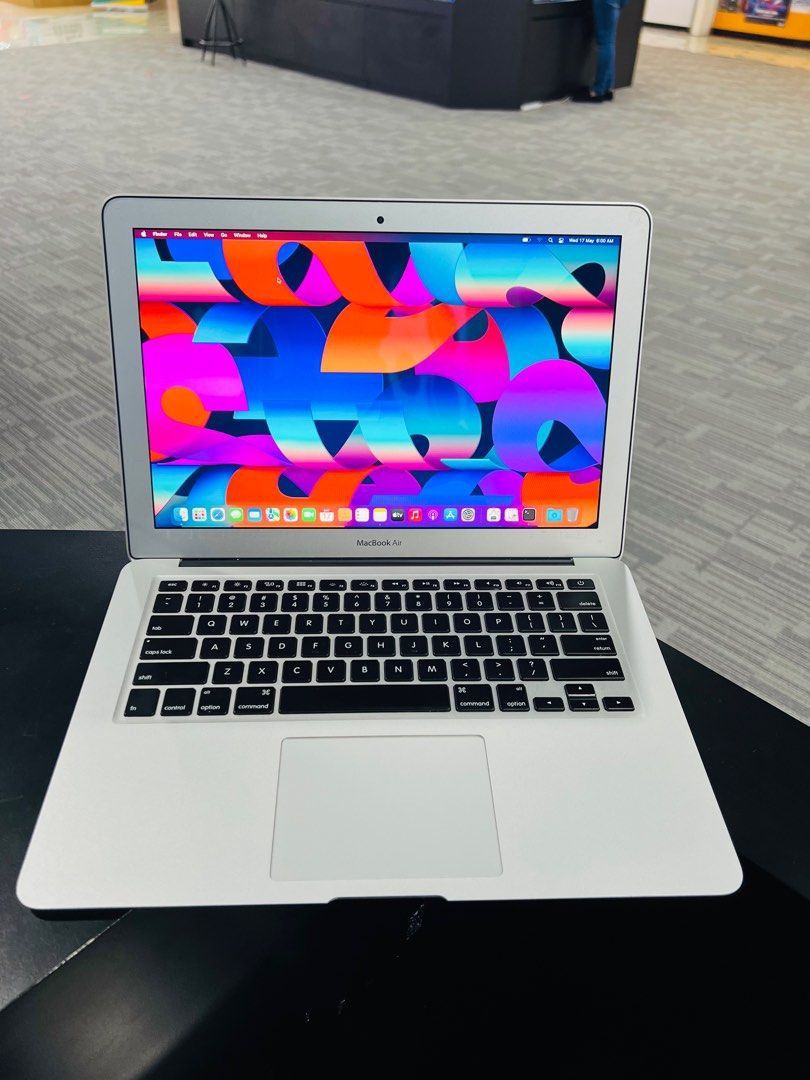 Apple MacBook Air 13” I5/4GB/128GB SSD $180