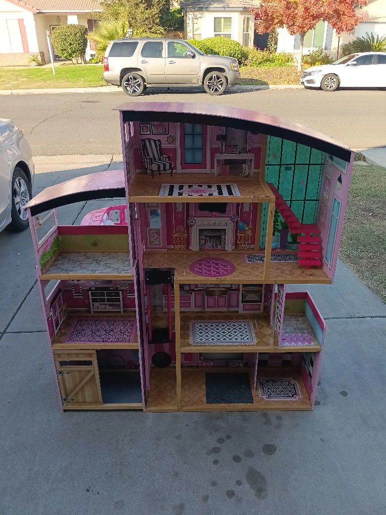 Kid kraft Barbie Doll House