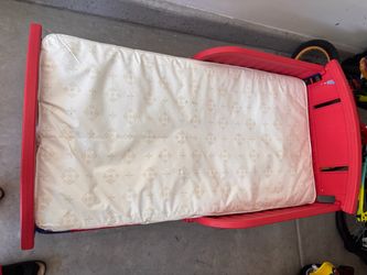 Toddler bed