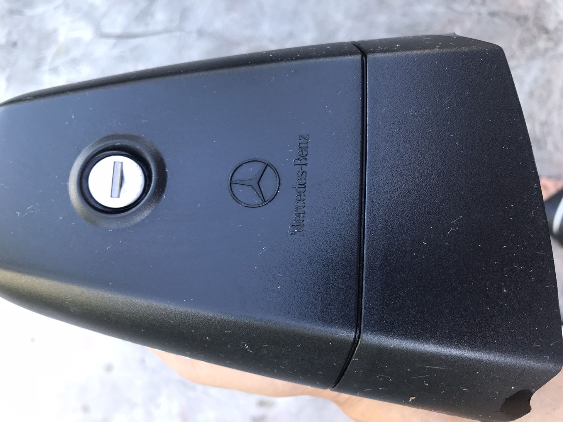 Mercedes R350 roof rack complete for Sale in Hialeah, FL OfferUp