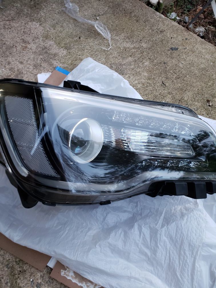 2015-2019 Chrysler 300s passenger front headlight