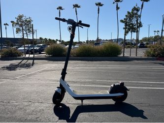 NIU KQi2 Electric Scooter - White