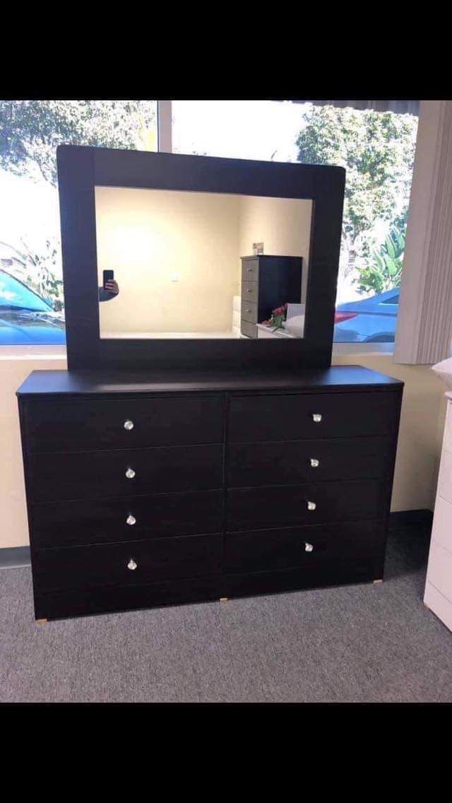 Dresser With Mirror Diamond Knobs 