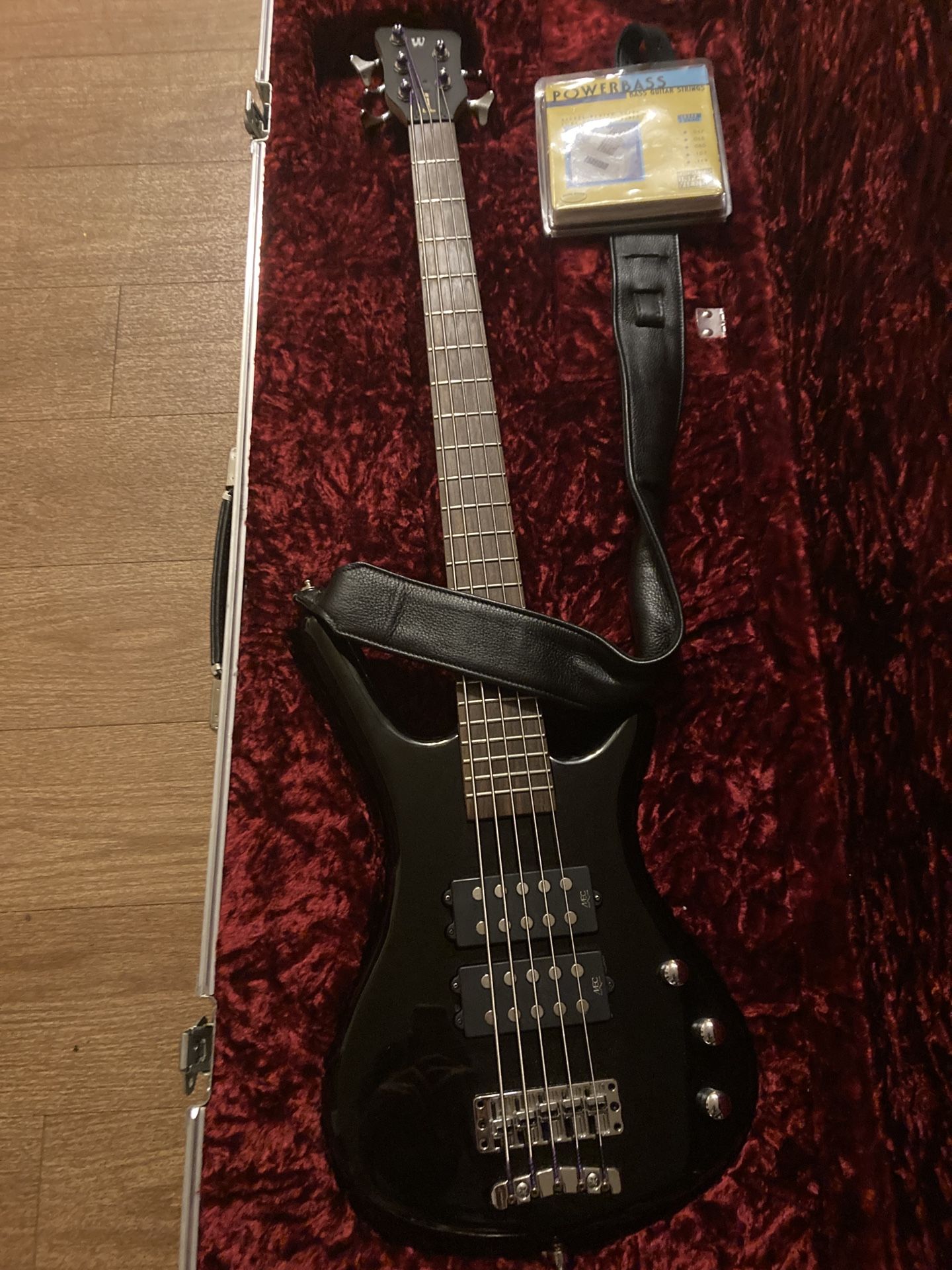 Warwick 5-string Double Buck Corvette Rock Bass W/ Flight Case And Strings