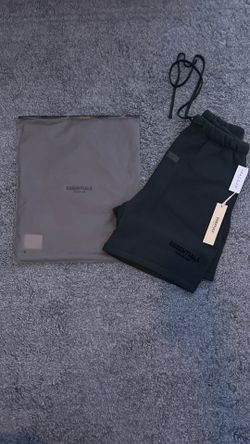 Black Essentials Short