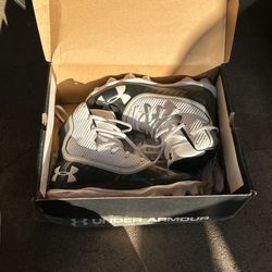 Kids Football Shoes 5.5 Y