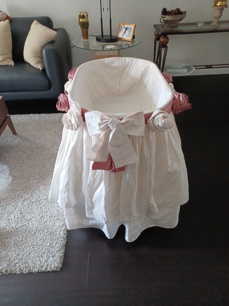 Basinet Costume Design (Only One Piece) $70.00 No Base Or Matress Include It.