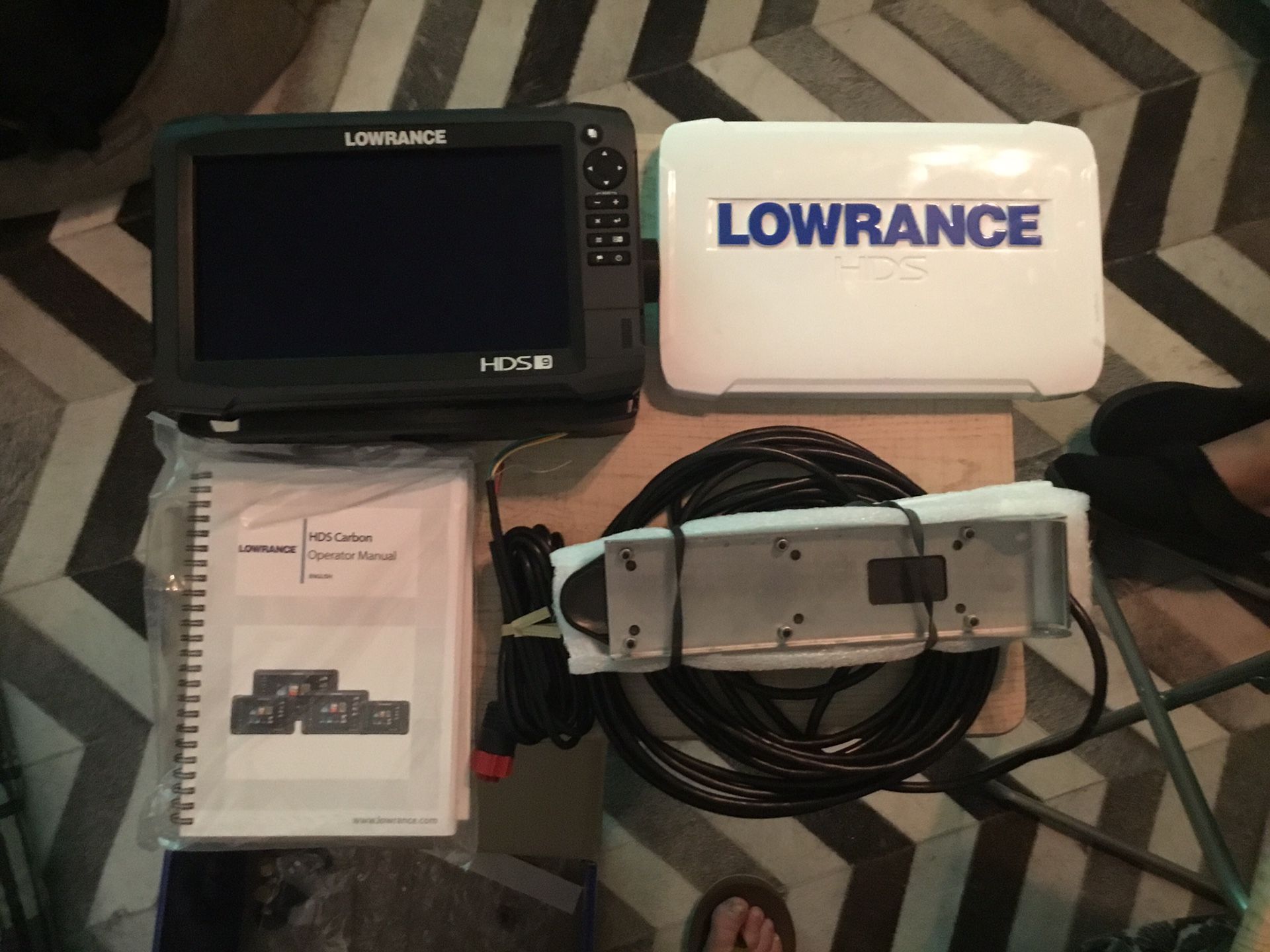 Lowrance Carbon 9” With Lss2 Transducer