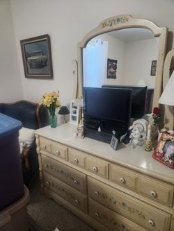 Vintage 2pc Bedroom Set