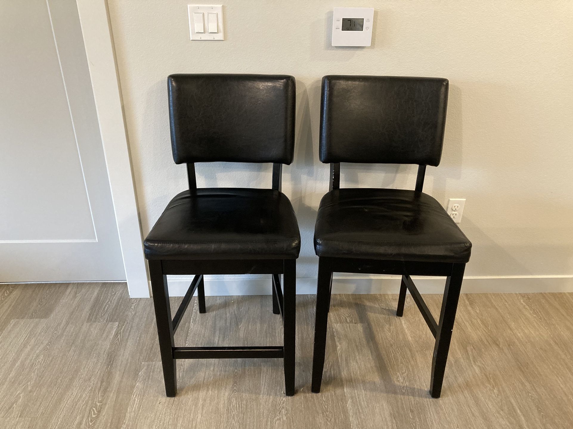 Black Bar Stools 