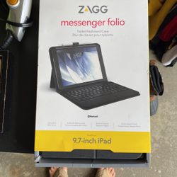 I Pad  ZAGG Bluetooth Keyboard And Case