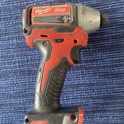 Milwaukee Impacto Driver Trabaja Perfectamente Bien El Puro taladro No Batería 