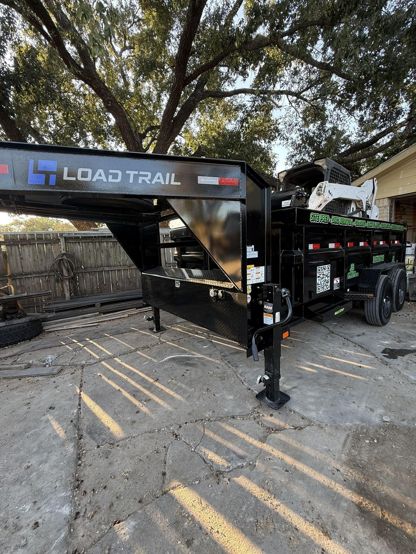 BOBCAT /DUMP TRAILER
