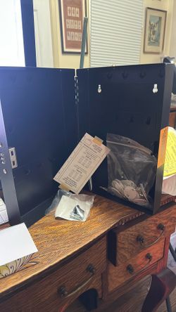 Hook style key cabinet