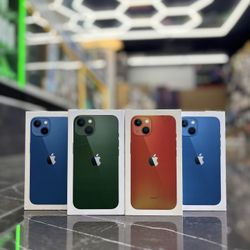 iPhone 13 (Unlocked) (Take It Home In Payment/ llévatelo a casa en pagos)