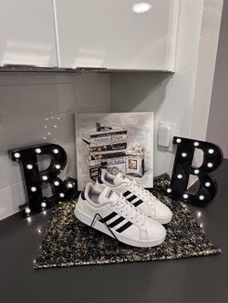 ADIDAS Sneakers Women’s White & Black US Size 8 Classics (Authentic)