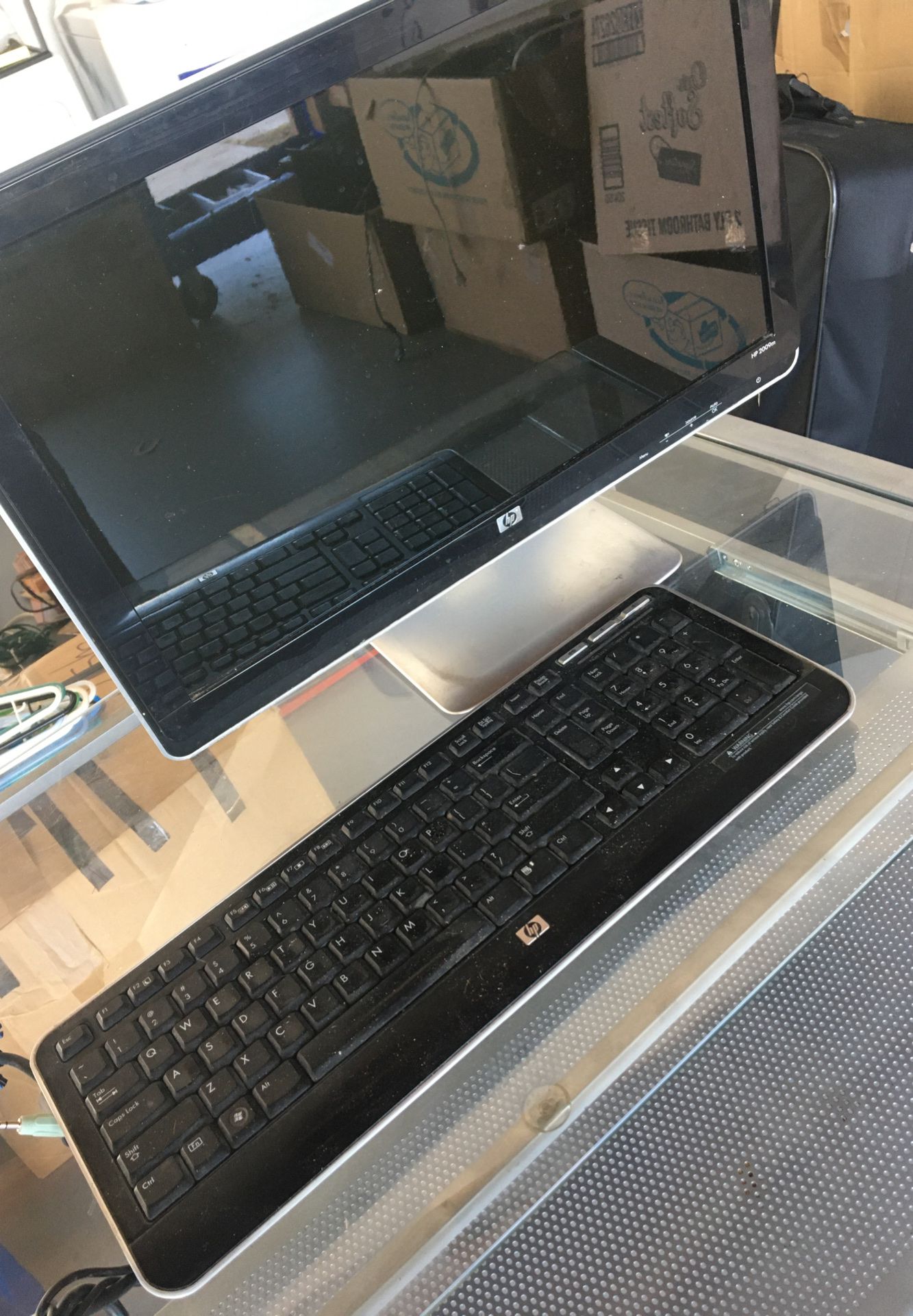 HP computer includes monitor and keyboard