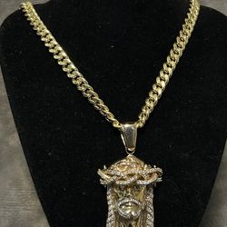 new 22inch 10k gold Miami Cuban 8mm 14k gold 4ct vs diamond Jesus face pendant —