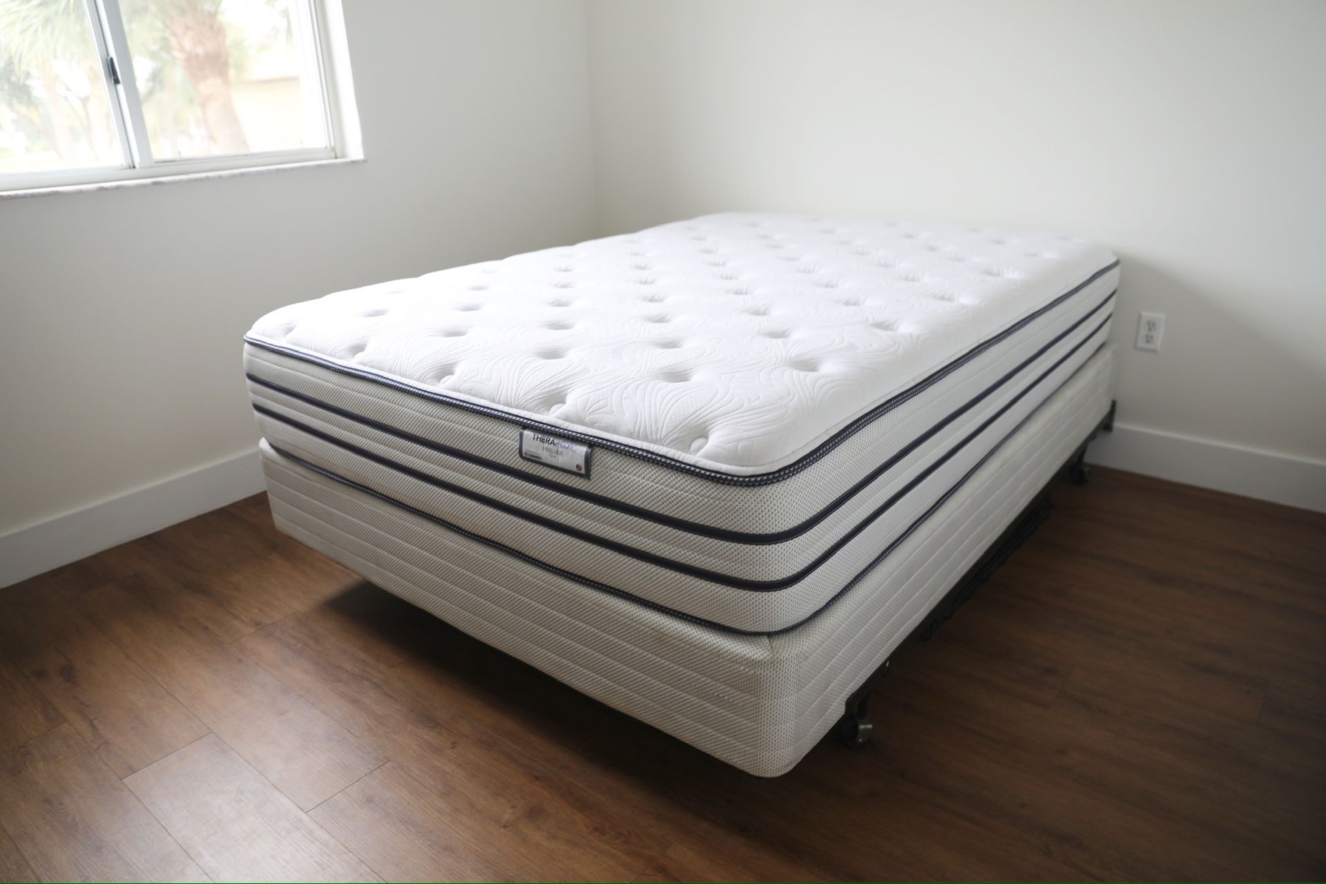 Rooms to Go Therapedic Mattress | Queen