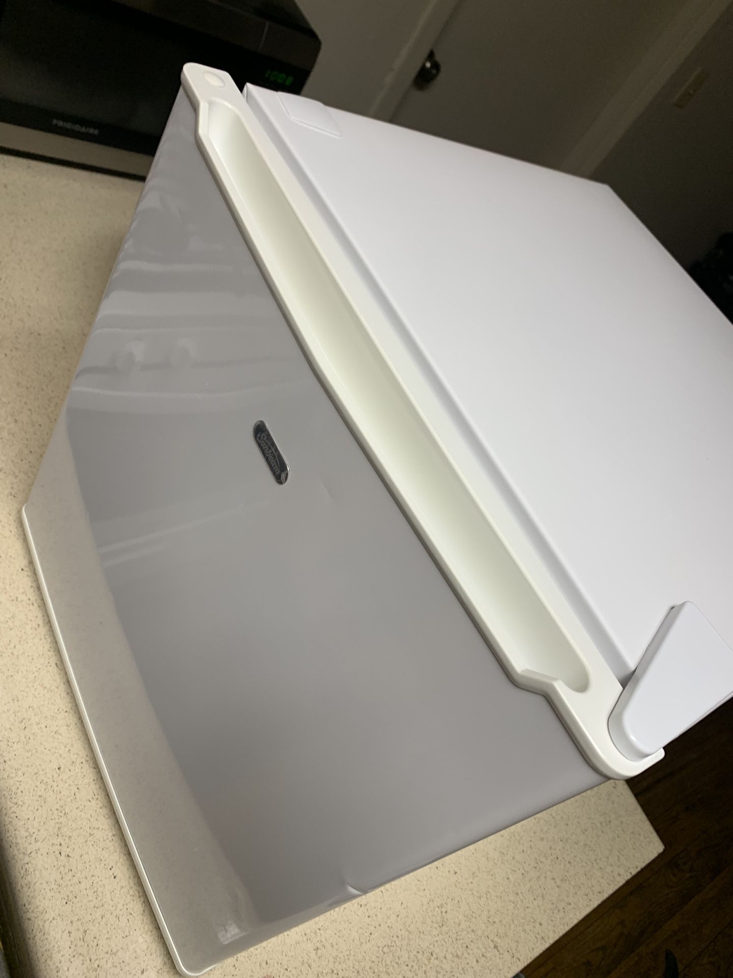 Sunbeam Mini Fridge