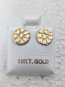 10 K Round Gold Nugget Stud Earrings